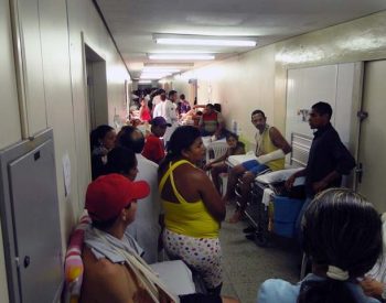 Hospital Walfredo Gurgel, em Natal, sofre com superlotação (Foto: Ricardo Araújo/G1)