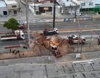 Caern precisou corrigir tubulação na Avenida Prudente de Morais, em Natal — Foto: Kleber Teixeira/Inter TV Cabugi