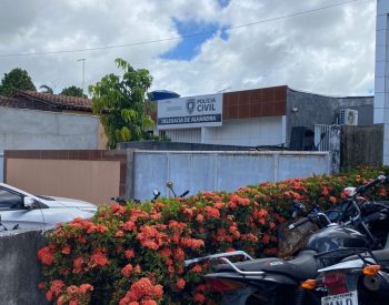 Presos e materiais foram levados para a Delegacia de Alhandra, no Litoral Sul da Paraíba — Foto: Antônio Vieira