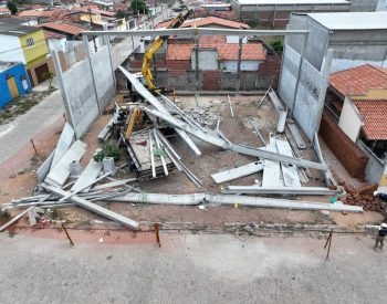 Galpão desabou em São Gonçalo do Amarante, na Grande Natal, e deixou dois mortos — Foto: PCI-RN/Divulgação