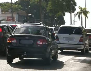 Infrações por uso irregular de faixas exclusivas para ônibus mais que triplicam em um ano na Paraíba — Foto: TV Cabo Branco