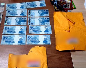 Dinheiro falso é apreendido em agência dos Correios em Timbaúba — Foto: Polícia Federal/Divulgação