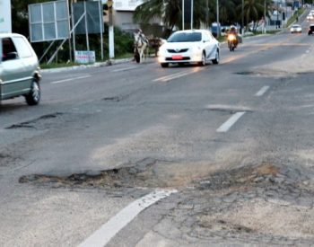 Trecho da BR 226, que cruza a cidade de Santa Cruz, na região Trairi. ( Foto: Assessoria )