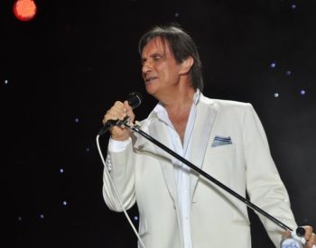 Show do cantor Roberto Carlos — Foto: Natália Clementin/G1
