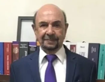 O delegado aposentado, de 86 anos, foi morto por vingança; ex-policial civil é suspeito e está foragido. Foto —©Reprodução.