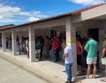 Eleitores em local de votação de Ouro Branco, RN — Foto: Cardoso Silva/Inter TV Costa Branca