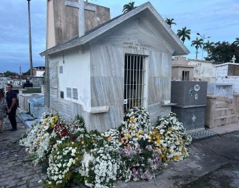 Corpo de Thereza Madalena é sepultado em Campina Grande — Foto: Sandra Paula/TV Paraíba