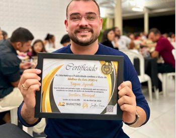 Chefe de Gabinete Fágner Azevedo recebe prêmio de melhor secretário do ano de 2023. Foto — ©Divulgação.