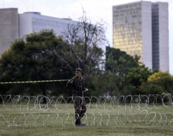 Esplanada dos Ministérios fechada com grades, para a posse do presidente eleito Jair Bolsonaro. ( Foto: José Cruz/Agência Brasil )
