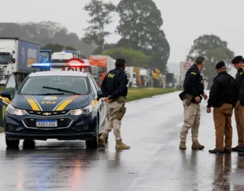 Polícia Rodoviária Federal (PRF) de Santa Catarina. Foto — © REUTERS.