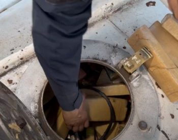 FE165B10-BD92-49B7-9688-9421D6D019E1