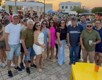Adjuto destacou a grandiosidade da festa e parabenizou a gestora pelo trabalho desenvolvido. Foto — ©Assessoria.