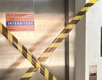 Elevadores de residencial vizinho ao condomínio de acidente que deixou mulher paraplégica são interditados em João Pessoa — Foto: Flávio Fernandes/TV Cabo Branco