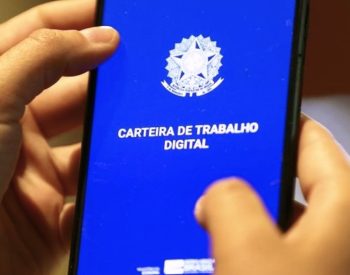 Para participar é necessário documento de identificação, carteira de trabalho e cópias do currículo. — Foto: FUNTRAB