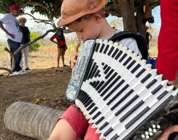 Alyf Gabriel, de 7 anos, sanfoneiro mirim de Sumé, Paraíba — Foto: Arquivo Pessoal/Marília Jéssica