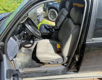 Garrafa de bebida foi encontrada em carro de motorista que fez a ultrapassagem — Foto: Zuila David/TV Cabo Branco