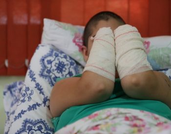 Jovem teve as mãos decepadas pelo ex-companheiro em São Leopoldo (Foto: Diego Vara/Agência RBS)