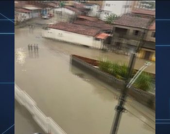 O governo da Paraíba decretou situação de emergência nas regiões mais afetadas pela chuva desta sexta-feira (1º ) — Foto: Reprodução/TV Globo