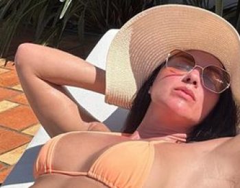 Graciele Lacerda renova o bronzeado à beira da piscina - Reprodução/Instagram