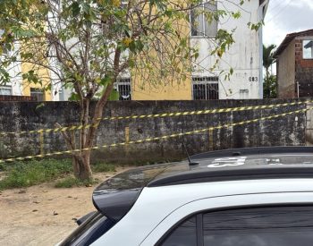 Homem é morto com mais de 20 tiros, em João Pessoa — Foto: Reprodução / Flávio Fernandes