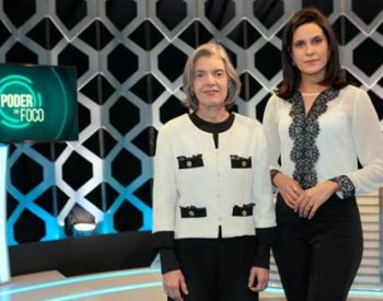 Débora Bergamasco recebe a presidente do Supremo Tribunal Federal (STF), ministra Cármen Lúcia no ‘Poder em Foco’ deste domingo (26). ( Foto: Crédito / Lourival Ribeiro/SBT )