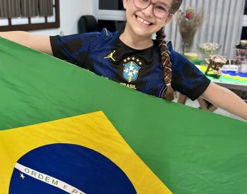 Aos 10 anos, Gabi fala de futebol com propriedade e quebra estereótipos nas redes sociais — Foto: Arquivo Pessoal/Gilson Lira