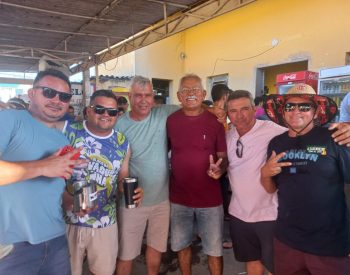 Vereadores, Jeferson, Cássio de Zequinha e Dormiro, ao lado do pré-candidato Joaci Filho. Foto — © Divulgação.