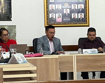 Prefeito Amazan realizou a leitura da mensagem anual paraíso vereador e Jardinense presente na Câmara. Foto — © Assessoria.