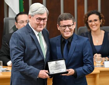 Deputado estadual Tomba Farias (PL) ao lado do jornalista santa-cruzense Wallace Maxsuel de Azevedo. Foto — ©Assessoria.