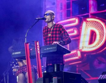 Cantor cego que viralizou com música para Vinícius Júnior estreia no São João de Campina Grande com show adaptado e relembra dificuldades — Foto: Maria Eduarda Batista/g1