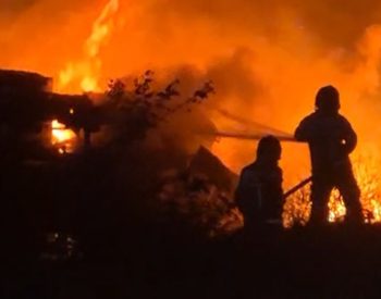 Carreta de combustível tomba, deixa duas pessoas feridas e causa incêndio em rodovia — Foto: TV Cabo Branco
