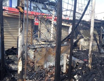 Incêndio destrói loja de roupas e bar em Mangabeira, em João Pessoa — Foto: Silvia Torres / TV Cabo Branco