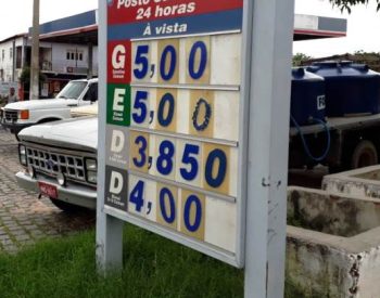Tabela de preços cobrados em postos de combustíveis em Jucurutu. ( Foto: Whatsapp )