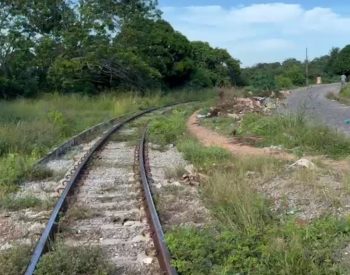 Corpo foi encontrado ao lado de linha férrea na Zona Oeste de Natal — Foto: Sérgio Henrique Santos/Inter TV Cabugi