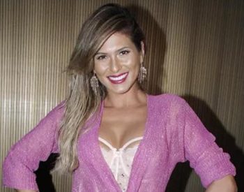 Lívia Andrade posa de lingerie e encanta os fãs — Foto: Wallace Barbosa / AgNews.