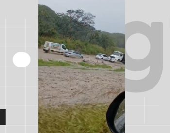 Barragem rompe e água invade km 115 da BR-101, na Paraíba — Foto: Reprodução redes sociais.