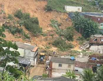 Comunidade de Monte Verde, no limite entre Recife com Jaboatão dos Guararapes, onde barreira deslizou matando dezenas de pessoas — Foto: Pedro Alves/g1.