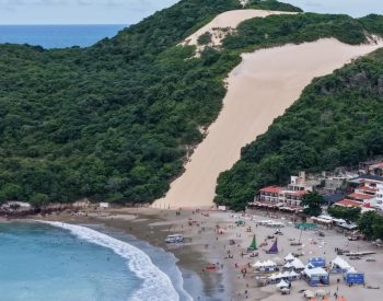 Morro do Careca, na praia de Ponta Negra, em Natal — Foto: Drone do Sol/@dronedosol