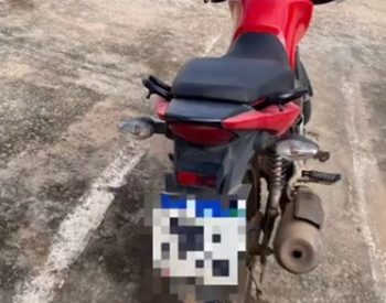 Moto era pilotada por criança de 8 anos na Grande Natal — Foto: PMRN/Divulgação