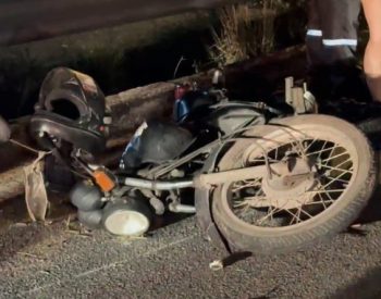 Mulher morre em colisão entre moto por aplicativo e carreta na BR-101, em João Pessoa — Foto: Reprodução / TV Cabo Branco