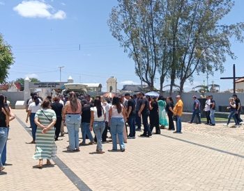 Corpo da cozinheira paraibana Suênia Maria Tomé Bezerra foi sepultado no município de Monteiro — Foto: Edvaldo José/TV Paraíba
