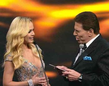 Nos últimos dias surgiram rumores que a apresentadora poderia deixar a grade dominical do canal. ( Foto: © Divulgação / SBT )