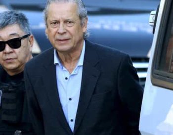 A Justiça determinou que ele comece de imediato a cumprir a pena de 8 anos e 10 meses pelos crimes de corrupção e lavagem de dinheiro. ( Foto © Reuters )