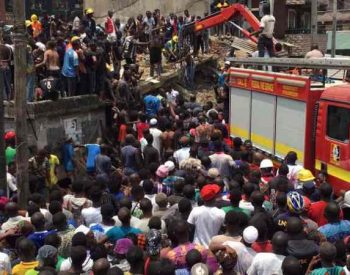 Alunos estavam nas salas de aula quando o incidente ocorreu, nesta manhã (13). Foto: © Temilade Adelaja / Reuters.