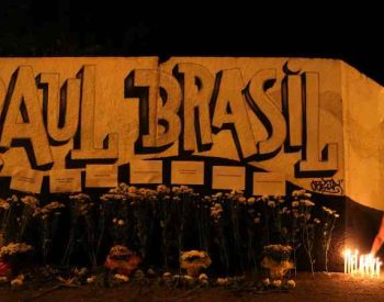 Duas funcionárias da instituição, cinco estudantes do ensino médio e um comerciante da região, além dos dois agressores, morreram. ( Foto: © Amanda Perobelli/Reuters )