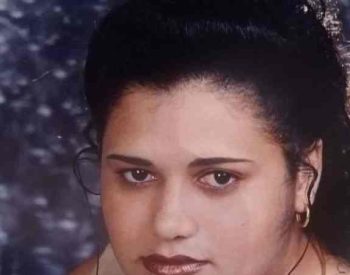 A polícia confundiu o carro em que ela e o marido estavam, com um outro que havia acabado de participar de um assalto a um caixa-eletrônico. ( Foto: © Reprodução )