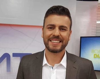 Apresentador Douglas Belan. ( Foto: © Reprodução )