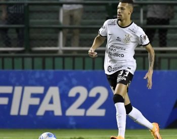 Zagueiro João Victor, de 23 anos. Foto — © Getty.