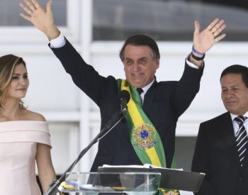 Presidente do Brasil Jair Messias Bolsonaro, primeira dama - Michelle Bolsonaro e o vice - presidente Hamilton Mourão. Foto — ©Getty.