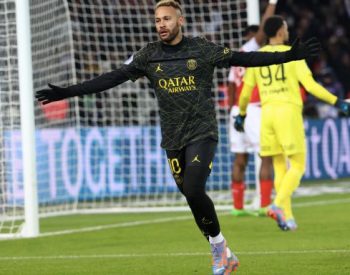 Jogador Neymar, atleta do Paris Saint-Germain. Foto — ©Getty / Imagens.